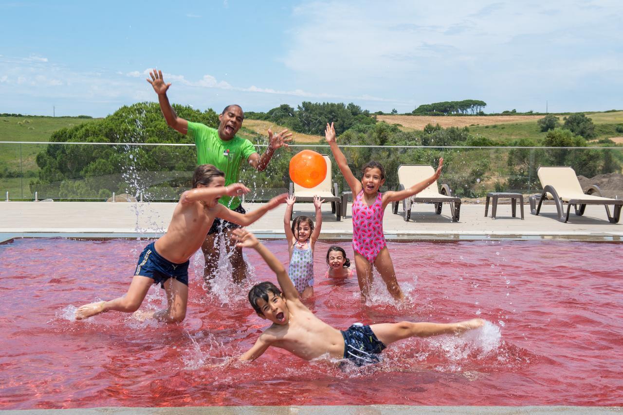 Vila Gale Sintra Exterior photo Family in a swimming pool